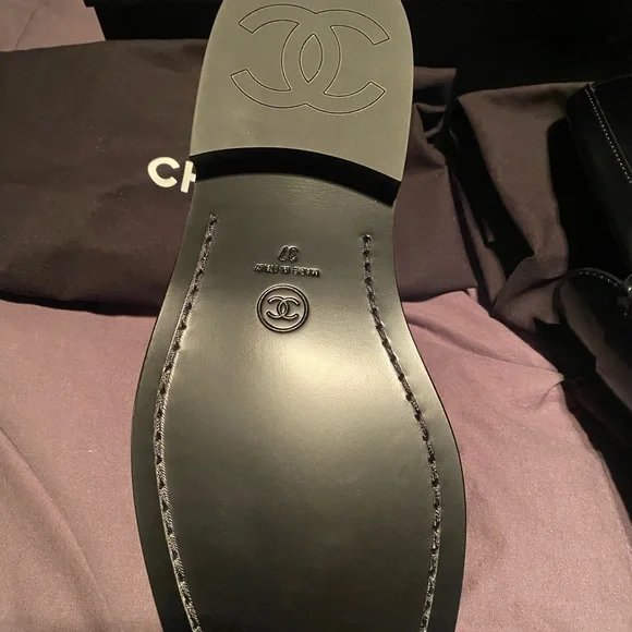 NIB Chanel Shiny Calfskin Loafers 37 Black